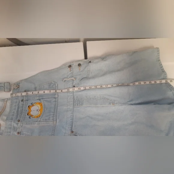 Light Wash Denim Garfield Patch Short Overalls - size large - Picture 9 of 11